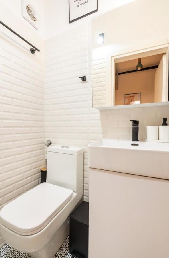 Cute Tiny Apartment In The Heart Of Flisvos Atenas Exterior foto
